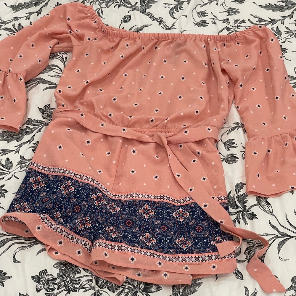 DesignLab‎ L Pink/Blue/White Patterned Romper with Pockets and Flared Sleeves